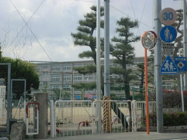 Primary school. Kasai until the elementary school (elementary school) 597m