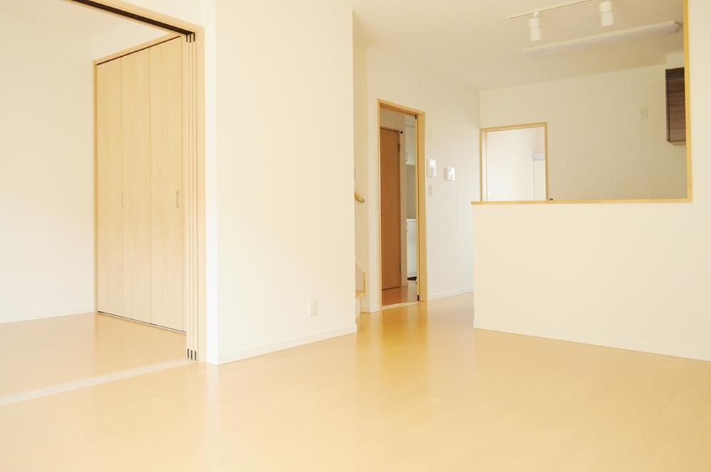 Living. B-1 No. land Natural taste of living. Western-style is located next. (April 2013 shooting)