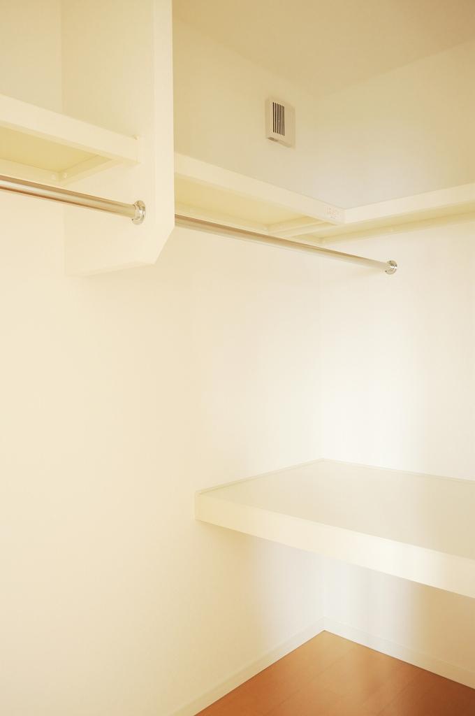 Receipt. B-1 No. land Walk-in closet in the bedroom (April 2013 shooting)