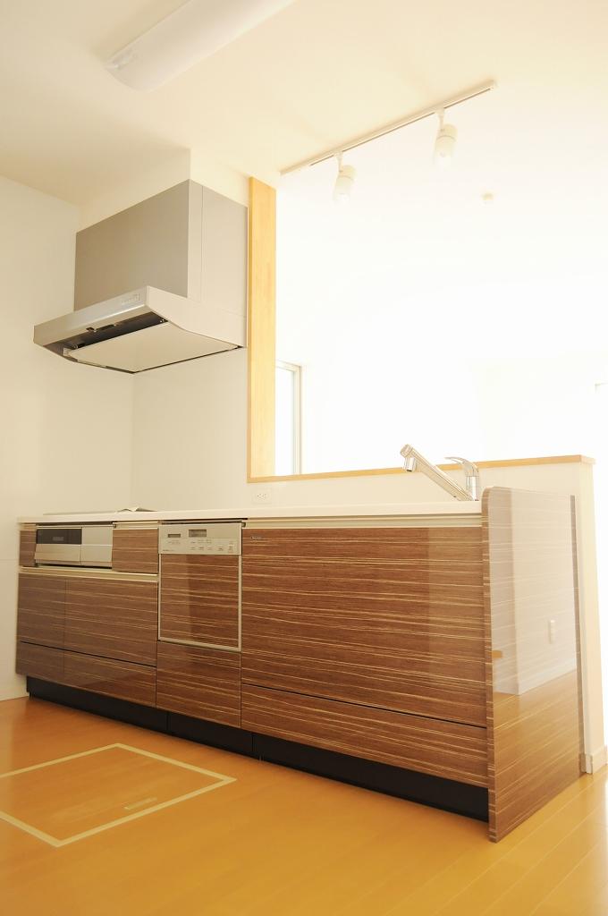 Kitchen. B-1 No. land The kitchen is calm in the grain-like impression. (April 2013 shooting)
