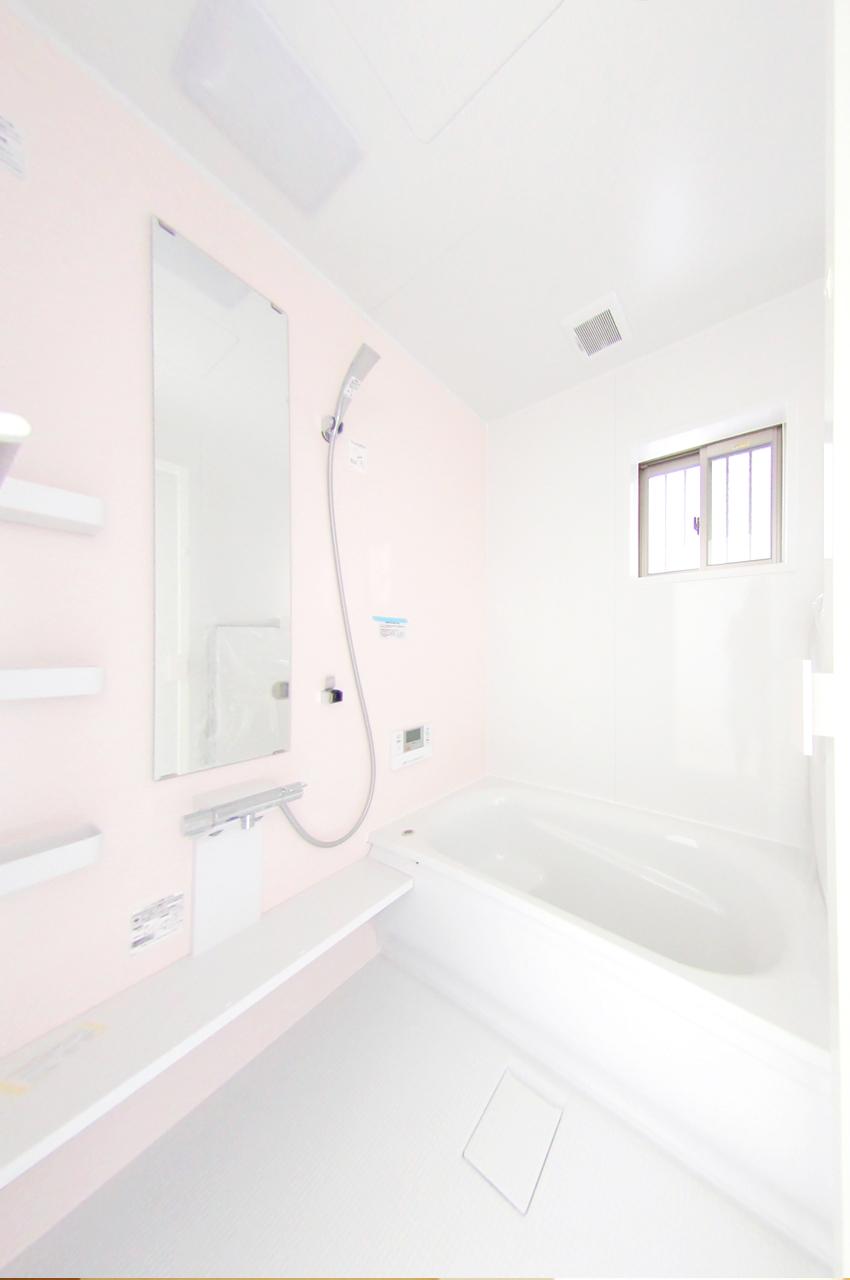 Bathroom. B-2 No. land Pale pink accent panel is friendly impression of the bathroom (May 2013 shooting)