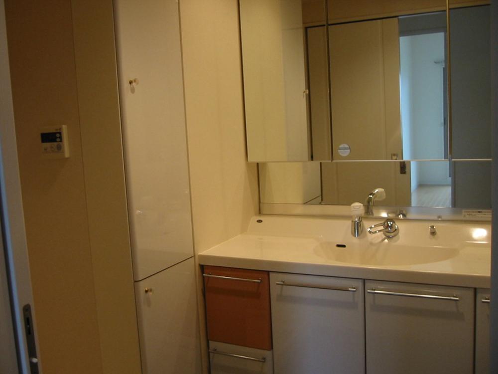 Wash basin, toilet. Indoor (July 2013) Shooting