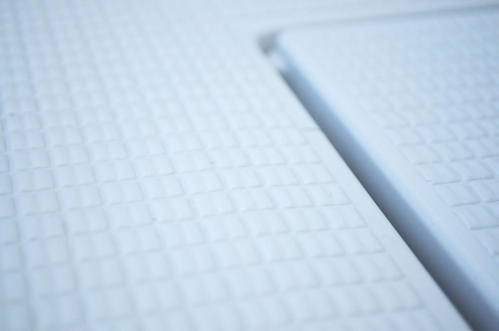 Other Equipment. Adopt a "Karari floor" bathroom floor. Regularly engraved pattern induces the water surface to vertically and horizontally, Dries and Karari the next morning. As of brush is also good cleaning Ease. 