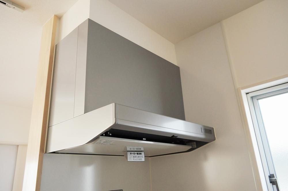 Kitchen. Rectification Backed range hood, Stainless steel is finish. The power to suck in the draft effect of conventional 2.5-fold! Range hood around, Surface dirt fell easy enamel kitchen panel in the vitreous. Also stick magnet. 