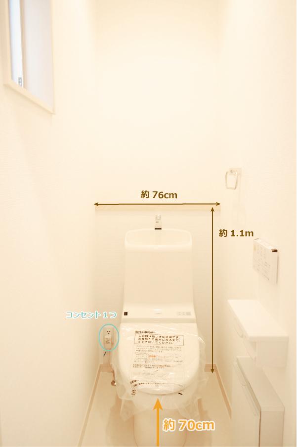 Toilet. 1F toilet sitting or forward there is about 70cm, There is a clear. With warm toilet seat function. 2 series of cigarettes device and storage, Also it comes with a towel ring. The depth of the counter is about 21.5cm, A4 size is put width. (July 2012 shooting)