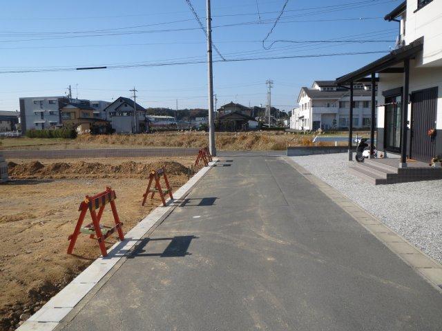 Other local. Frontal road