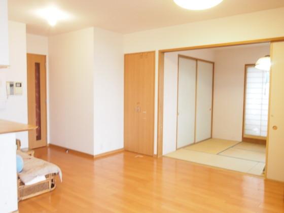 Living. Spacious space of more than 22 quires the inclusion of Japanese-style room!