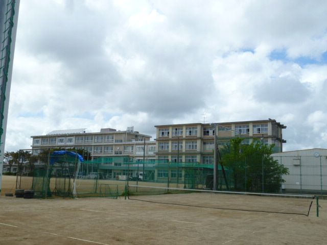 Junior high school. AzukaSusumu junior high school (Ichino-cho) (junior high school) up to 416m