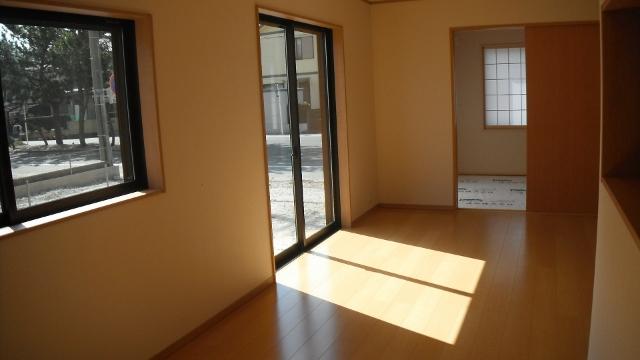 Same specifications photos (living). (1 Building) same specification