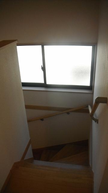 Same specifications photos (Other introspection). Bright lighting stairs