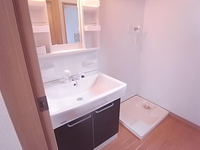 Wash basin, toilet. Indoor (September 2013) Shooting