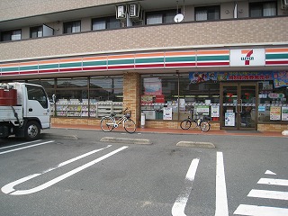 Convenience store. 280m to Seven-Eleven (convenience store)