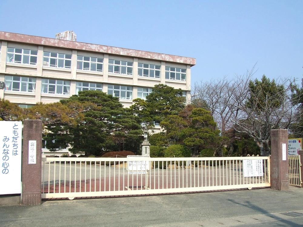 Primary school. 977m to Hamamatsu City AzukaSusumu Elementary School