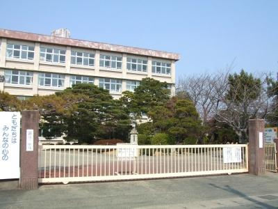 Primary school. 628m to Hamamatsu City AzukaSusumu Elementary School
