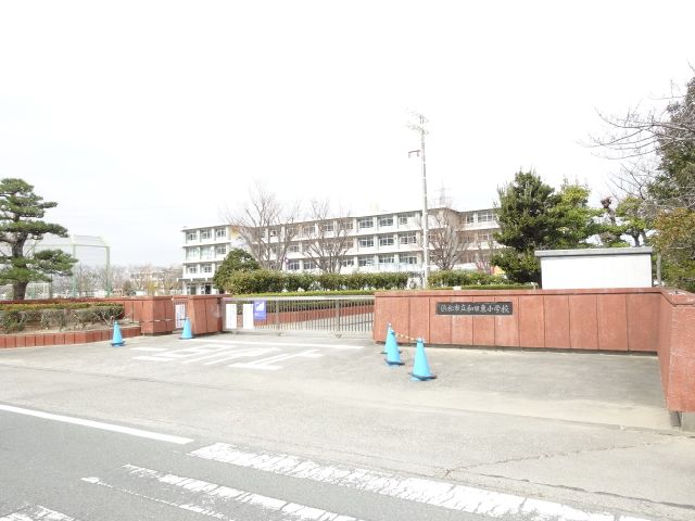 Primary school. Municipal Wadahigashi up to elementary school (elementary school) 1200m