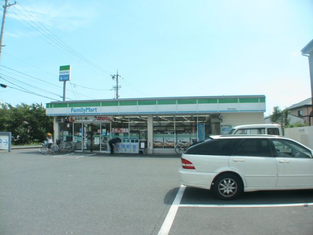 Convenience store. 290m to Family Mart (convenience store)