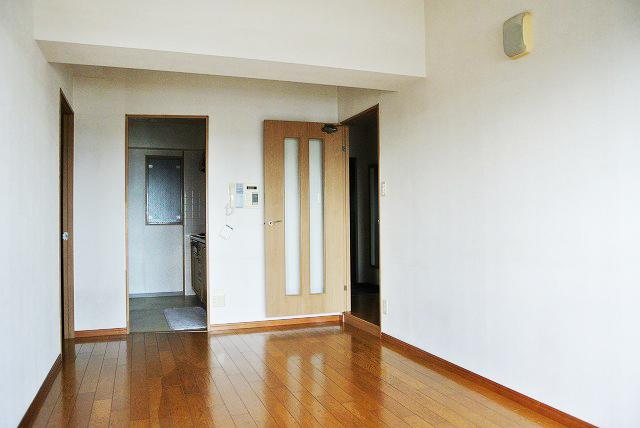 Living. Local (10 May 2013) Shooting