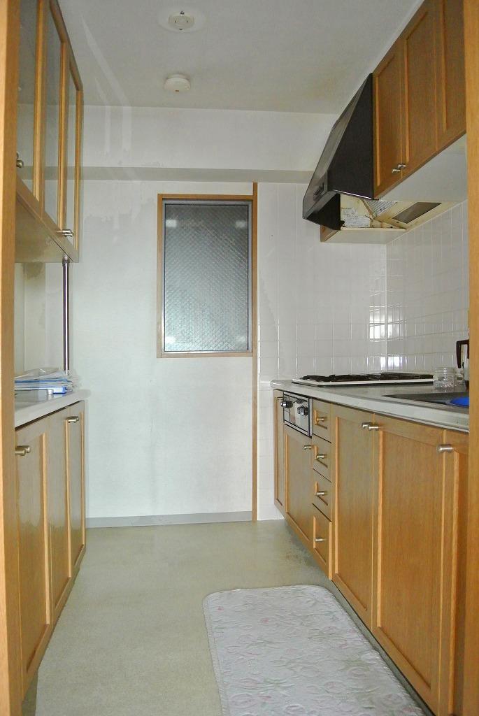 Kitchen. Local (10 May 2013) Shooting