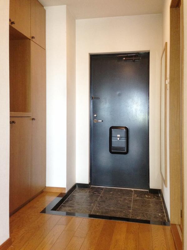 Entrance. Local (10 May 2013) Shooting