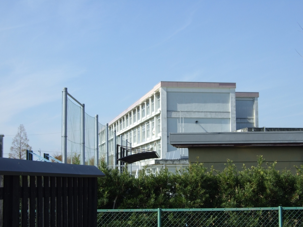 Junior high school. 2353m to the Hamamatsu Municipal Sekishi junior high school (junior high school)