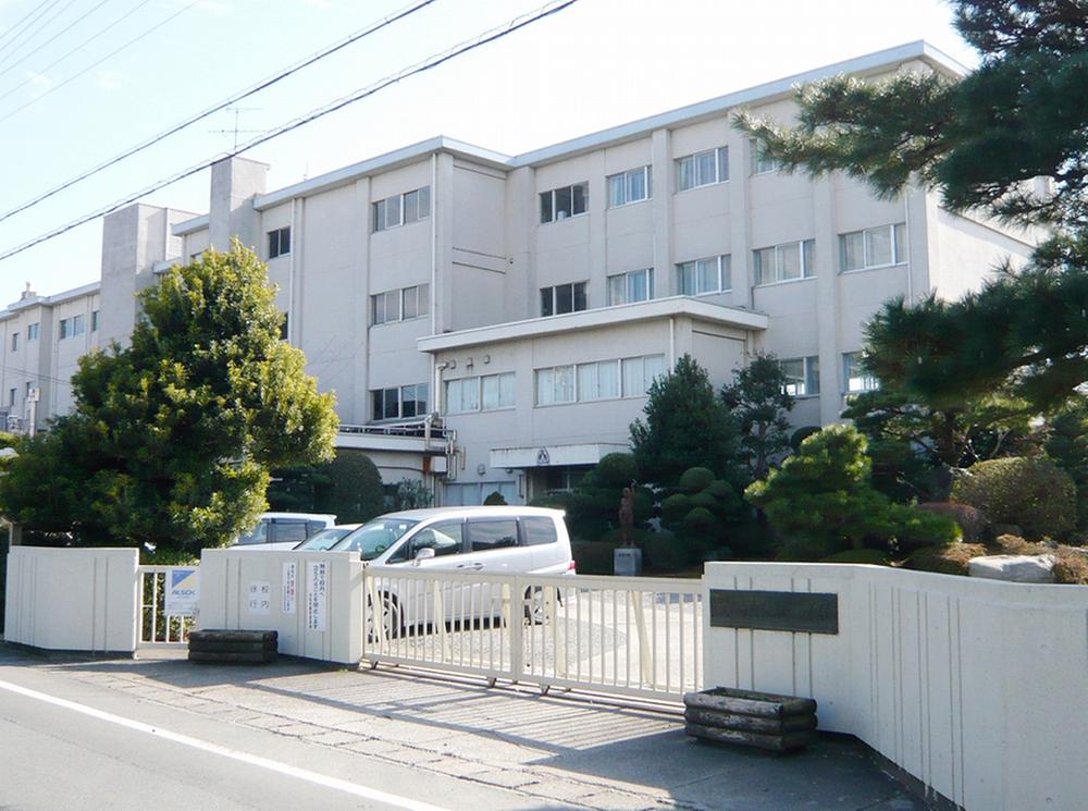 Primary school. 1181m to the Hamamatsu Municipal Ose Elementary School