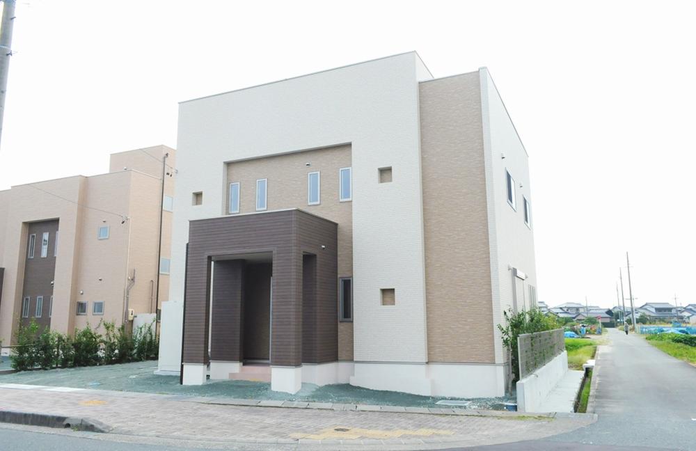 Local appearance photo. Local (2013 November shooting)