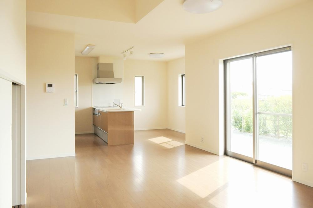 Living. 24.5 Pledge of Spacious LDK. (2013 November shooting)