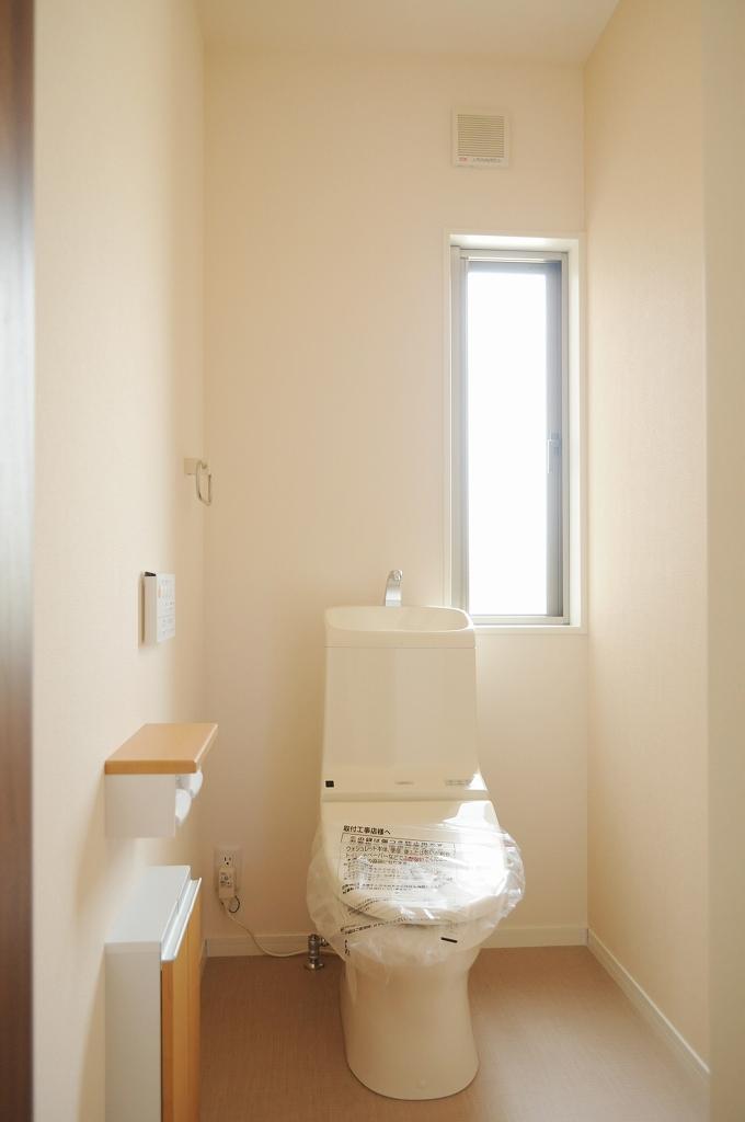 Toilet. Toilet (2013 November shooting)