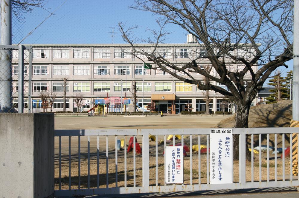 Primary school. Kasai until elementary school 630m