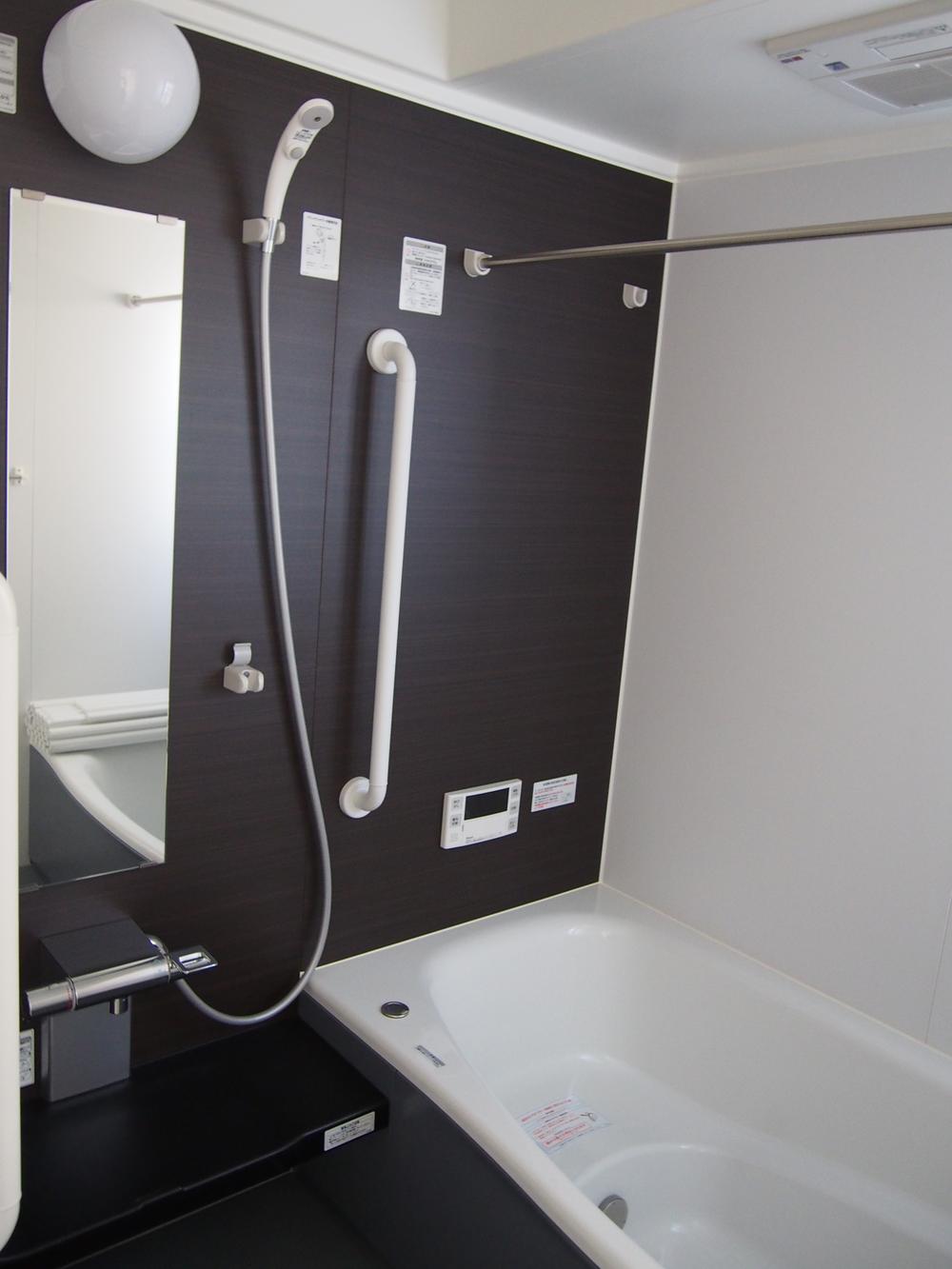 Bathroom. Bathroom ventilation drying heating is standard equipment. To clean Ease drainage port, Clean and pleasant because the floor dry and Karari!