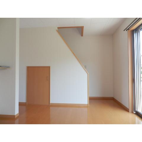 Living and room. There is storage under the stairs ☆