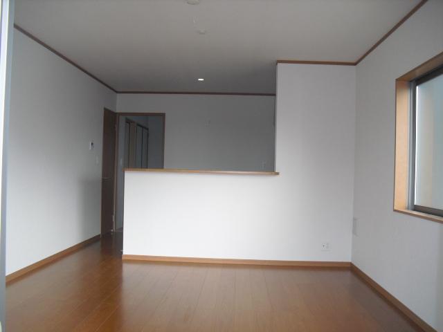 Living. 15 tatami LDK, It is indeed a wide.  Face-to-face of the kitchen, A time of family gatherings, You cherish. 