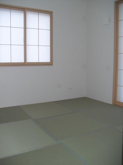 Non-living room. It is the first floor of a Japanese-style room. 