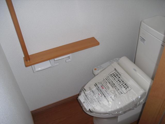 Toilet. 1 ・ It is "shower toilet heating toilet seat" in the second Kaitomo. 