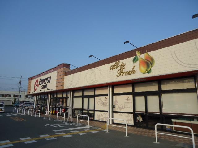 Supermarket. 939m until Totetsu store initiation shop