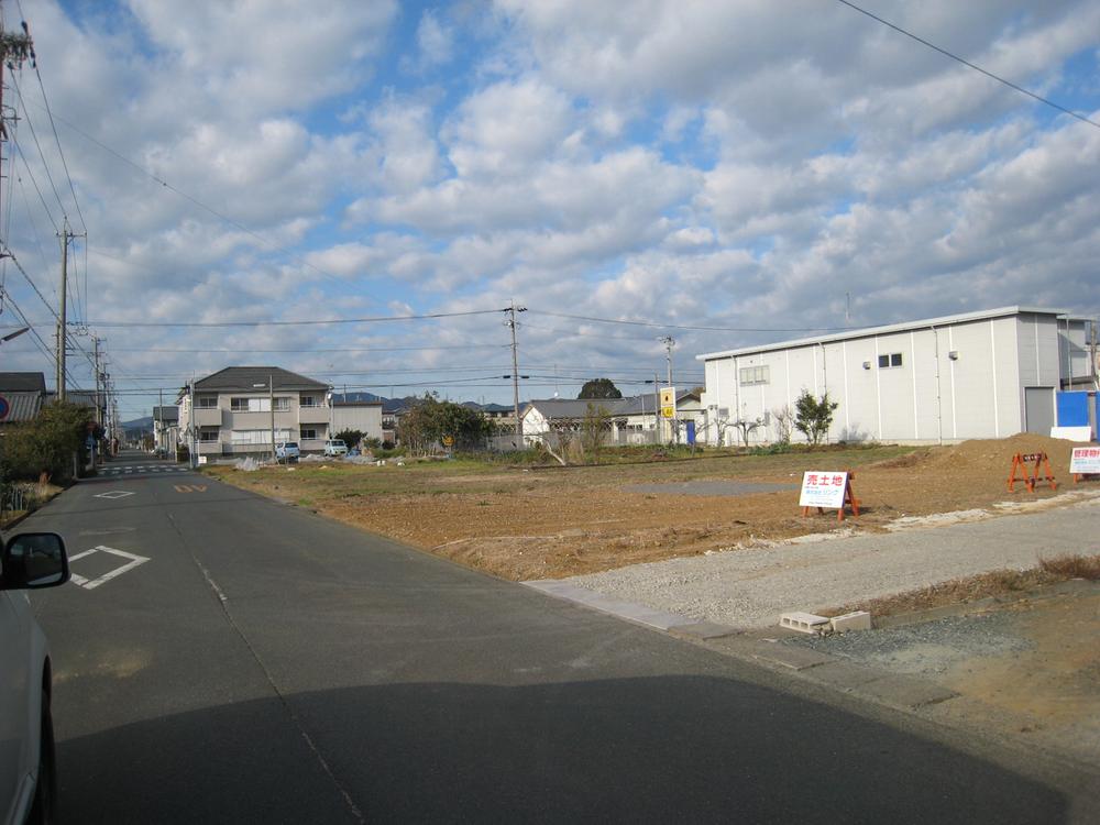 Local photos, including front road. Local (12 May 2013) Shooting