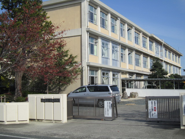 Primary school. Mikatahara up to elementary school (elementary school) 366m
