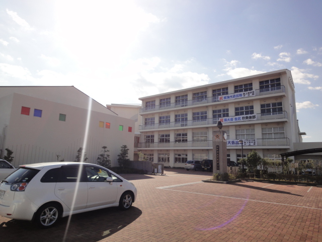 Junior high school. Hokusei 613m until junior high school (junior high school)