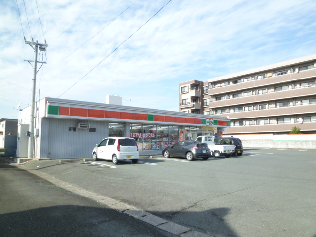 Convenience store. Thanks Nearai store up (convenience store) 612m