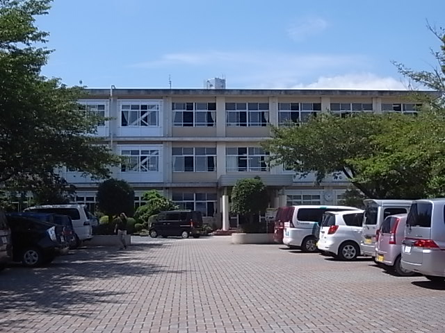 Primary school. Mikatahara up to elementary school (elementary school) 240m