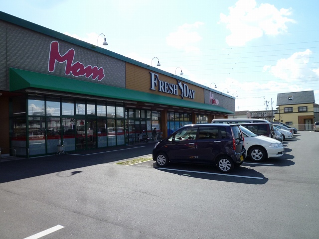 Supermarket. 950m until Mom FreshDay juvenile store (Super)