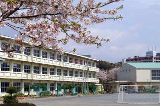 Primary school. Ride than 2398m local to Hamamatsu City Mikkabi Higashi Elementary School about 6 minutes