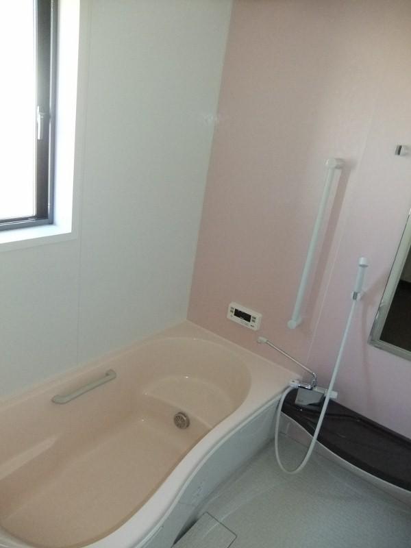 Bathroom. Automatic hot water beam with bathroom