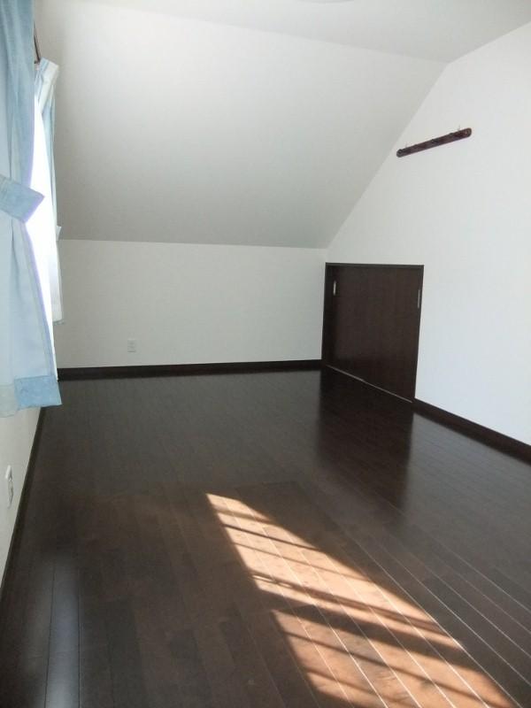 Non-living room. 2nd floor 7.5 Pledge Western-style. High gradient ceiling, There is a feeling of freedom (^^)