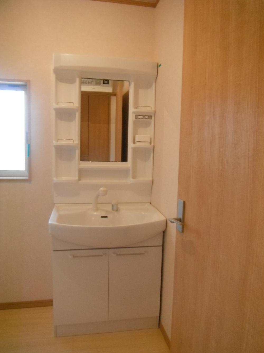 Wash basin, toilet. Vanity <is a complete image>