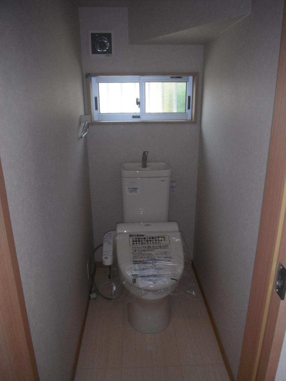Toilet. First floor toilet (washlet with) <is a complete image>