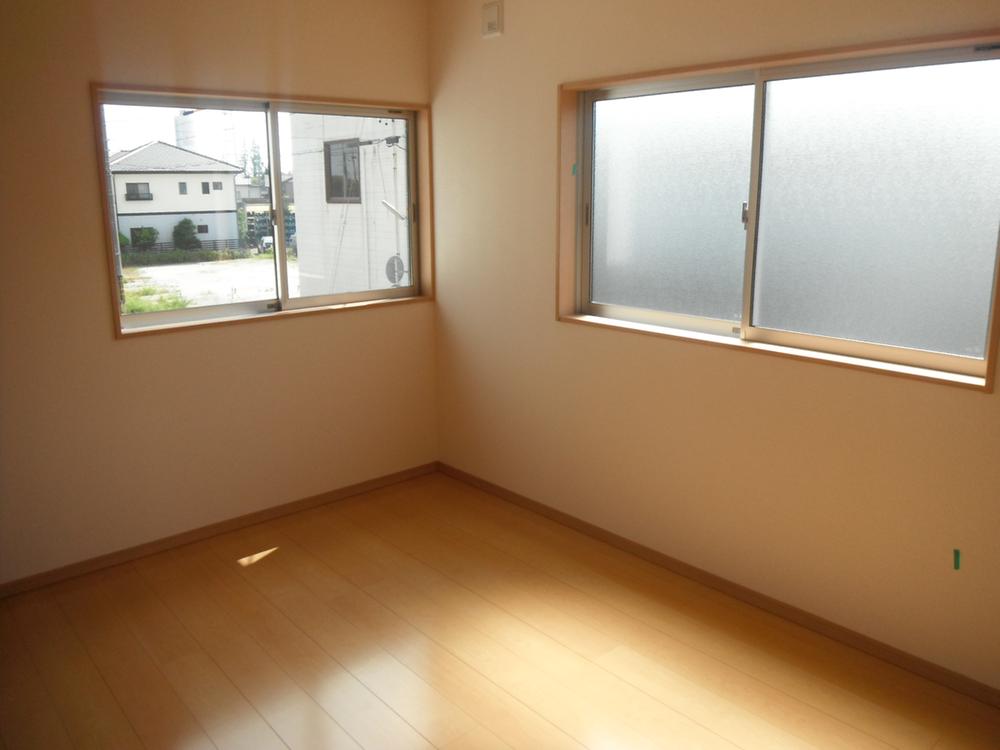 Non-living room. Second floor of the Western-style <is a complete image>