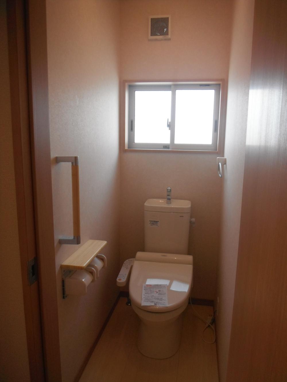 Toilet. (With washlet) second floor toilet <is a complete image>