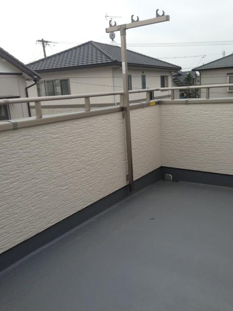 Balcony. South balcony (shooting date: Cloudy)