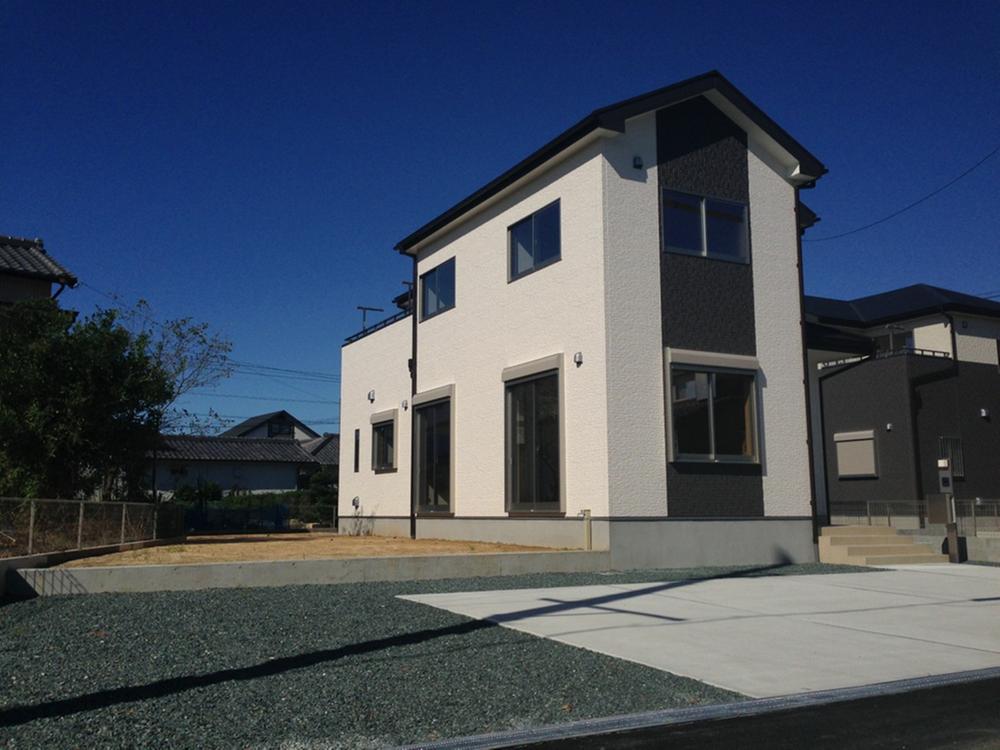 Garden. Five or more parking + south-facing garden. Garage and wood deck is also definitive space